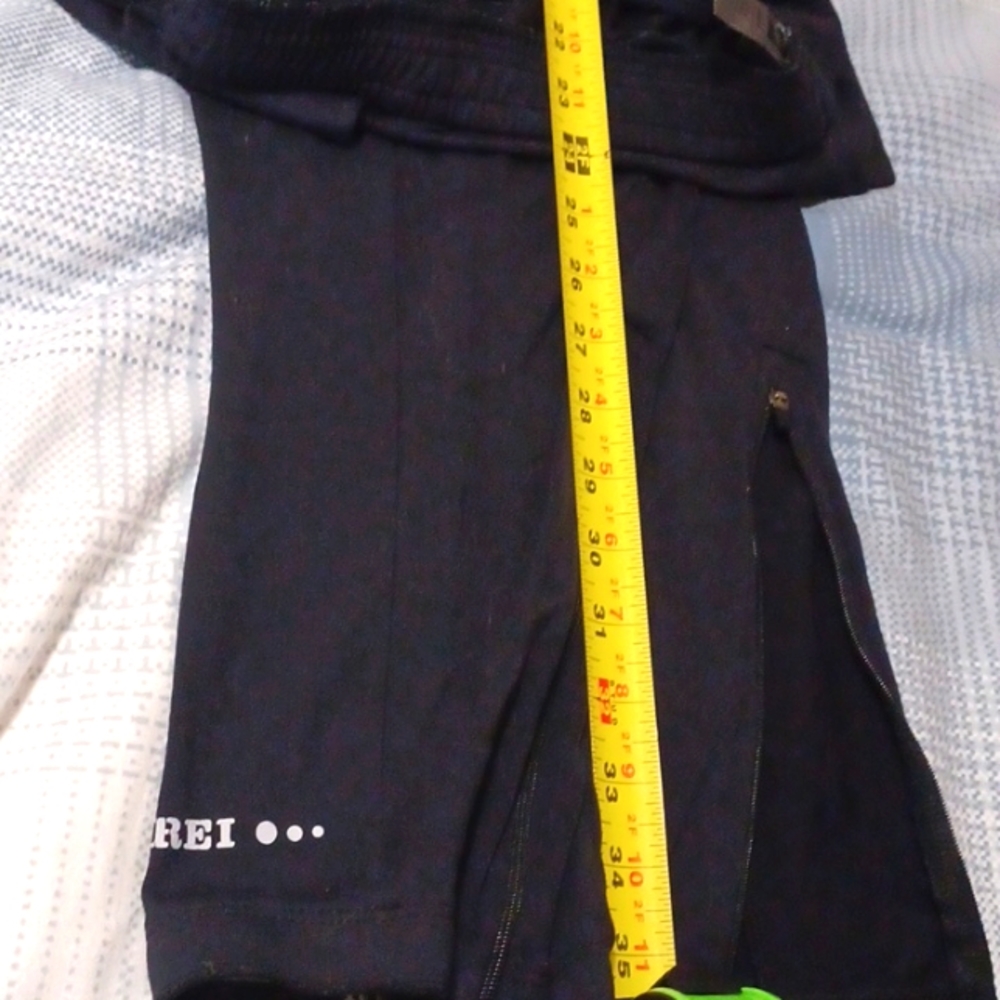 REI Women Black Leggings Athletic Pants,  zipper openings calf, Med